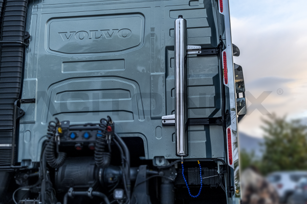 Water tank with flexible tube | Volvo FH AERO