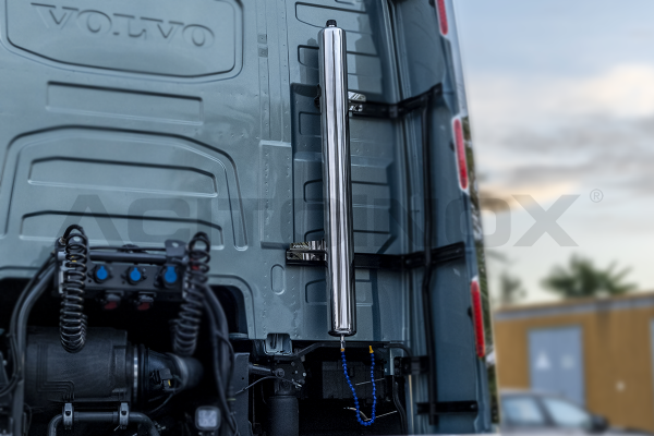 Tanica acqua cilindrica con tubo flessibile | Volvo FH AERO